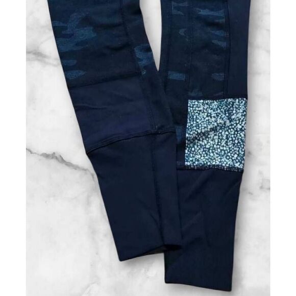 Lululemon Size 2 Camo Joggers 25" - Picture 3 of 5